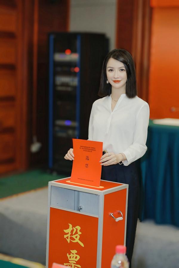 布依族女演員班嘉佳當選貴州省電影家協會副主席