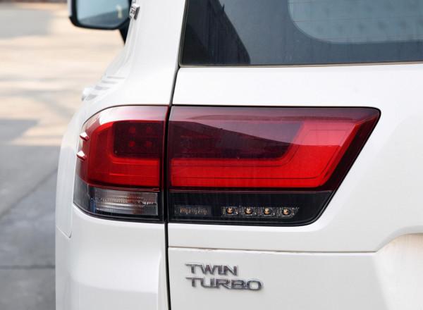 中東版豐田陸巡，車長4950mm，自帶冰箱，後排放倒如同“小單間”