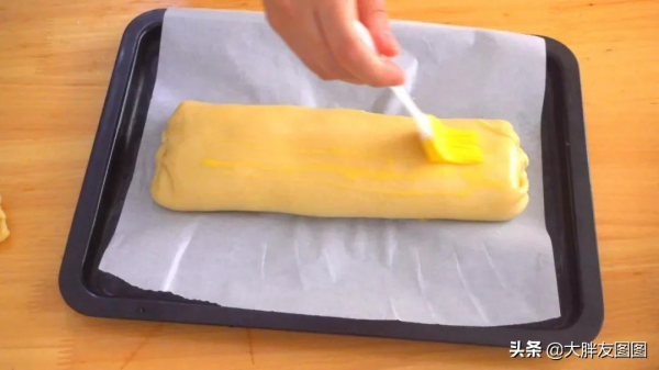 有蘋果嗎?這個食譜值得收藏,秋冬季,誰不愛吃熱乎乎的蘋果卷呢 有蘋果嗎?這個食譜值得收藏,秋冬季,誰不愛吃熱乎乎的蘋果卷呢