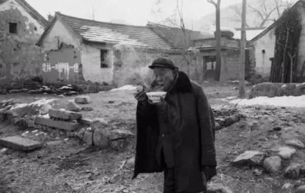 老農民給馬看病成獸醫,毛主席派人來請,村民才知他的身份不簡單 老農民給馬看病成獸醫,毛主席派人來請,村民才知他的身份不簡單