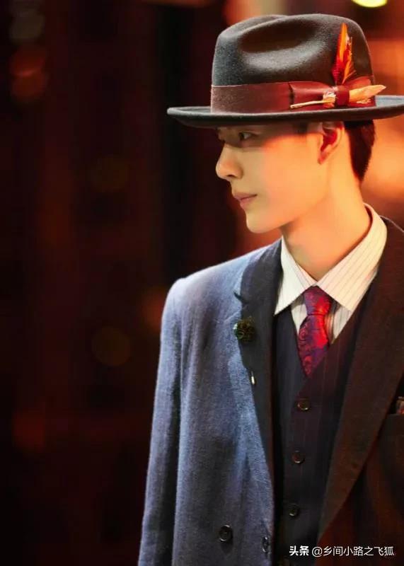 王一博《街舞》決賽秀舞技 穿復古西裝戴小禮帽更添韻味 王一博《街舞》決賽秀舞技 穿復古西裝戴小禮帽更添韻味