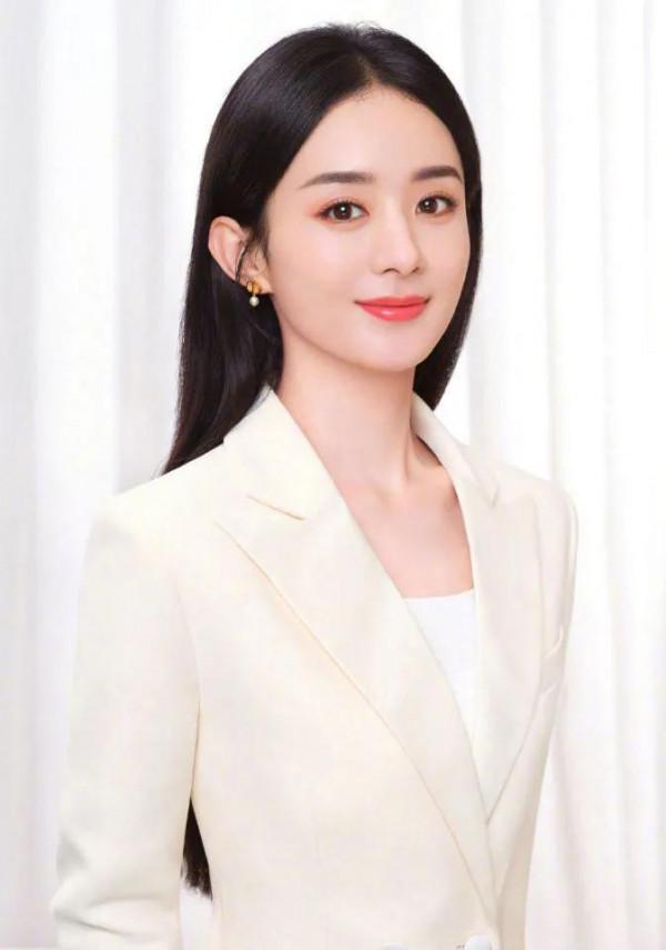 趙麗穎娛樂時尚醉飛雁2022祝福：虎虎生威、大吉大利