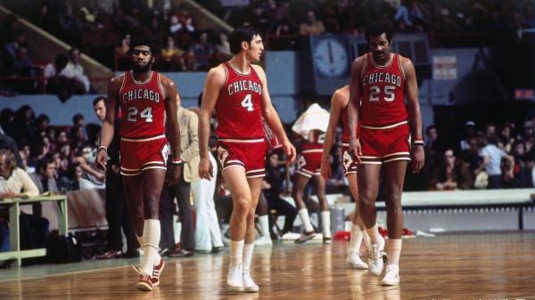 公牛退役球衣僅4個號碼,喬丹鐵血名帥領銜公牛隊退役的球衣號碼 公牛退役球衣僅4個號碼,喬丹鐵血名帥領銜公牛隊退役的球衣號碼