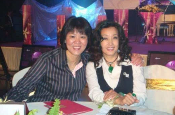 劉曉慶閨蜜是郎平,跳水皇后閨蜜是歌手?名人圈閨蜜組合太神奇 劉曉慶閨蜜是郎平,跳水皇后閨蜜是歌手?名人圈閨蜜組合太神奇