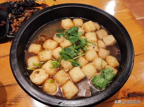 在米線店被鴨子圈粉了,鴨血粉絲和麻辣鴨貨都比米線有特色的 在米線店被鴨子圈粉了,鴨血粉絲和麻辣鴨貨都比米線有特色的