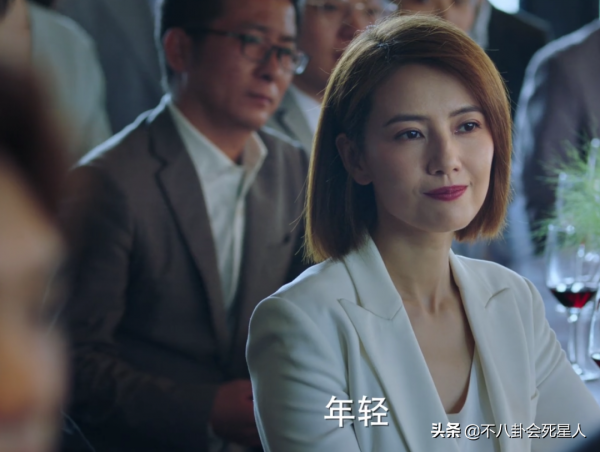 高圓圓新劇口碑爆棚，她不打針不扮嫩，打了多少中年女演員的臉？