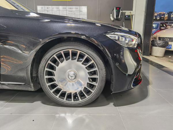 於細雨中潤色無聲！21款賓士S400L升級S450L四驅前臉、刀鋒輪轂等