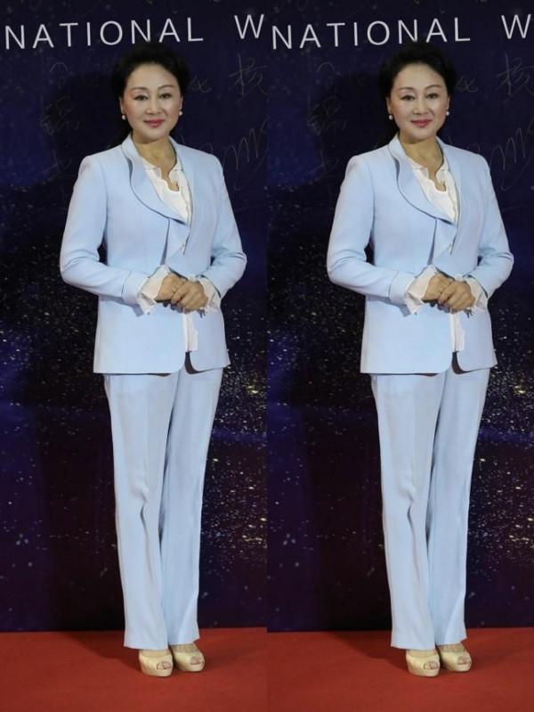 王姬歲數大了也這麼招搖,雖然造型看著挺低調,但皮草卻很“壕” 王姬歲數大了也這麼招搖,雖然造型看著挺低調,但皮草卻很“壕”