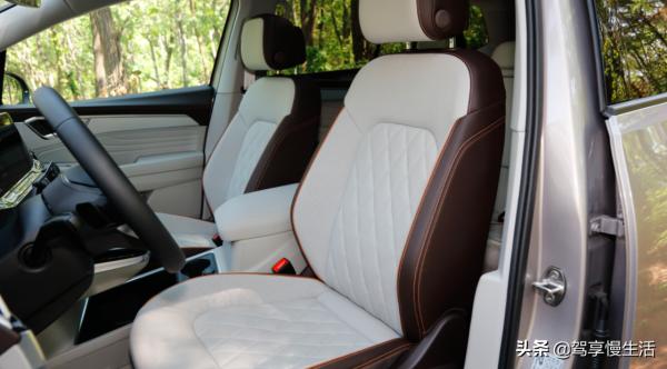 大家庭買車必看！30萬出頭挑選中大型SUV 攬境與探險者誰更適合？