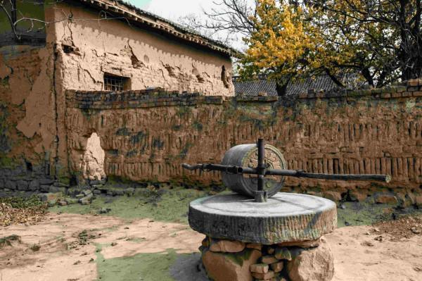 嫉妒使人墮落——劉公案之新墳紅花案 嫉妒使人墮落——劉公案之新墳紅花案