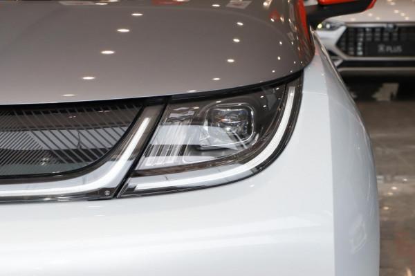 新車 | 吸引年輕人不止靠“萌系設計”，試駕比亞迪海豚時尚版