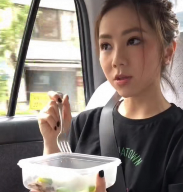 女星為減肥有多拼？有人米飯按粒吃，有人靠番茄度日，有人只喝水