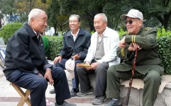 1982年，北京老人撿回兩把&OpenCurlyDoubleQuote;破椅子&rdquo;，29年後竟拍出2300萬的天價