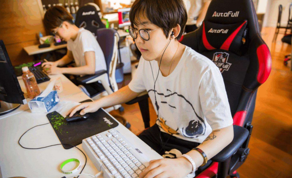 UZI復出後IMP狀態回暖！極限操作秀暈DRX下路，Joker：他依然很兇