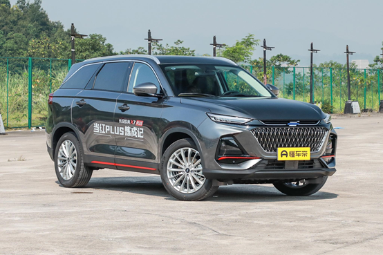 歐尚x7plus：1.5T爆188馬力，2786mm軸距，零百加速8.23秒，香？