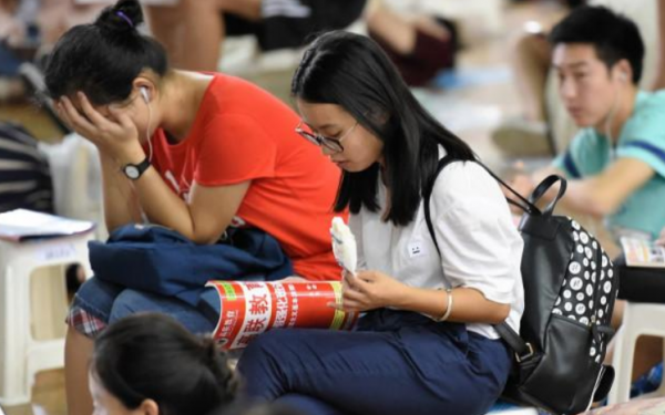 新型“啃老族”已出現，父母對此毫不知情，反而以為學生很上進