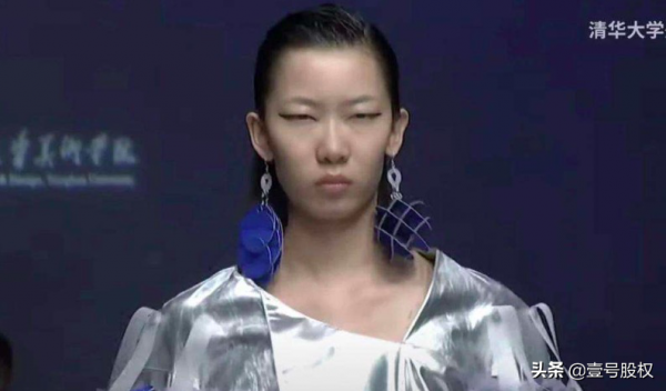 陳漫為“辱華”照片道歉,長津湖獲票房冠軍,昭示著中國文化復興 陳漫為“辱華”照片道歉,長津湖獲票房冠軍,昭示著中國文化復興