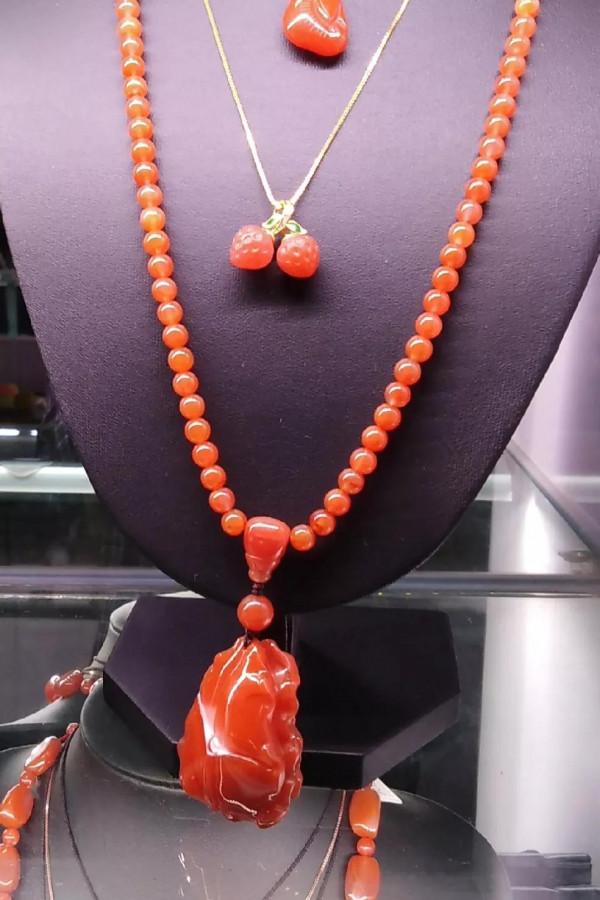 我愛南紅瑪瑙,我愛這中國紅 我愛南紅瑪瑙,我愛這中國紅