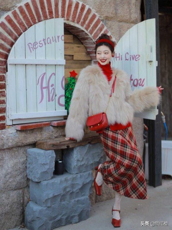 冬天不要只會穿黑白灰，“紅色”搶眼高調又顯白，時髦又有氣場
