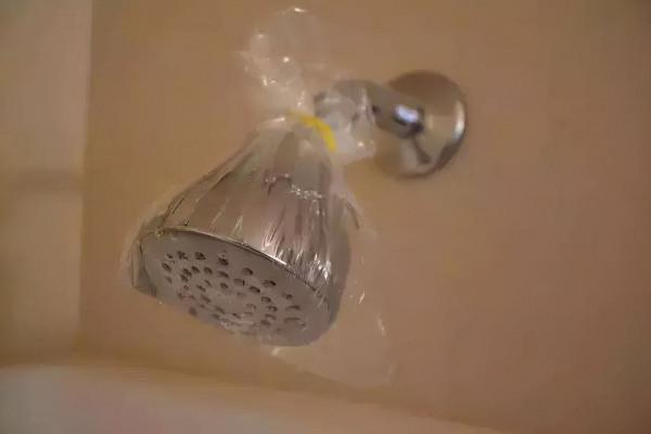 衛生間到處都是汙漬水垢，無從下手？安心到家來教您輕鬆消滅它們