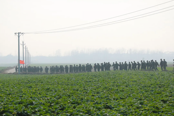 火箭軍某部組織百公里徒步行軍 | 高畫質圖集 火箭軍某部組織百公里徒步行軍 | 高畫質圖集