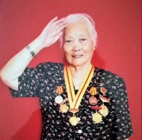 陳喬年犧牲後,國民黨抓捕他的妻子和孩子,她們如何躲避追捕 陳喬年犧牲後,國民黨抓捕他的妻子和孩子,她們如何躲避追捕