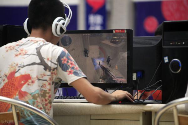 玩了那麼久《穿越火線》你可否想過擊殺列表一共有幾種排列可能？