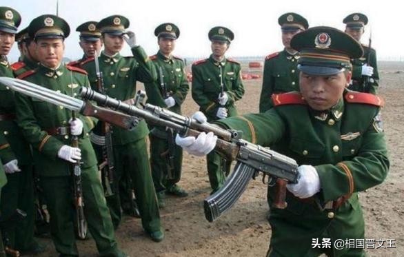 對越作戰結束後,我軍三稜刺刀被“禁用”了?其實是被淘汰了 對越作戰結束後,我軍三稜刺刀被“禁用”了?其實是被淘汰了