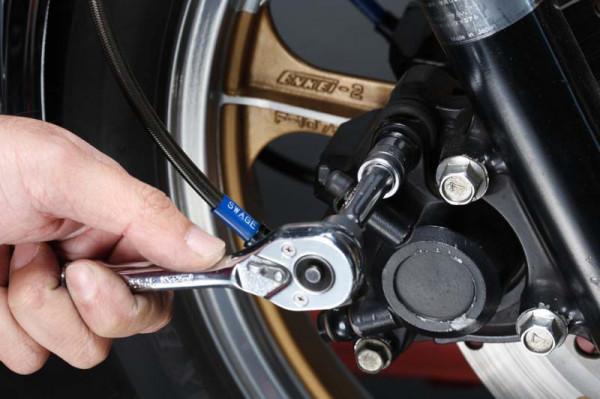 自己動手,快速換剎車皮的小技巧 自己動手,快速換剎車皮的小技巧