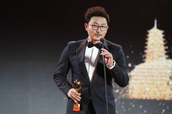 “人間清醒”塗巖松:娶平凡女友,戲紅人不紅,低調到無人問津 “人間清醒”塗巖松:娶平凡女友,戲紅人不紅,低調到無人問津