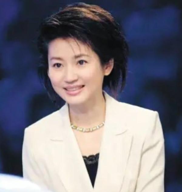 從“央視一姐”到“銷聲匿跡”，53歲的王小丫去哪了？