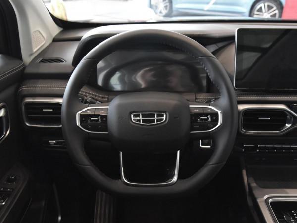 空間大到沒朋友，LED大燈，低油耗，實拍豪越