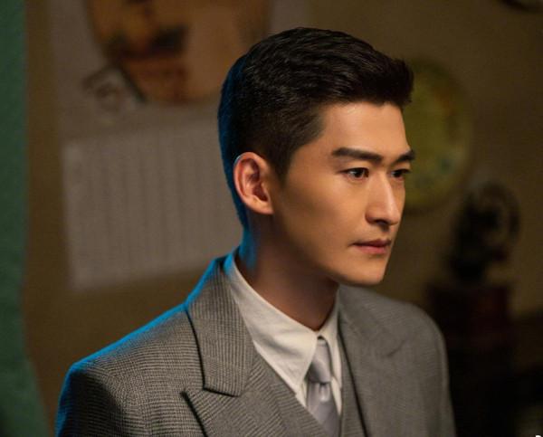 王曉晨曬與4位男星聚會照，張翰摟著兄弟似霸總，杜淳同框不顯老