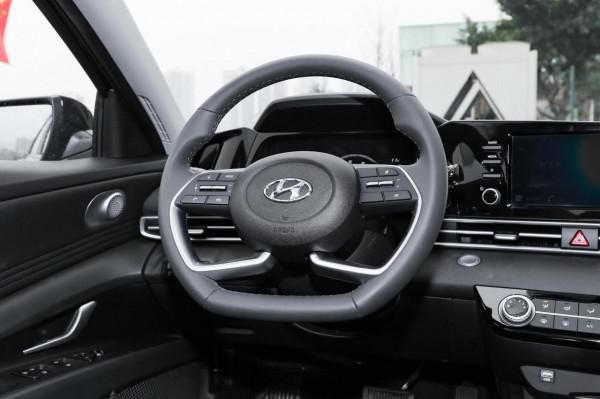 第七代伊蘭特：裡外都好看，配置也豐富，值得了解