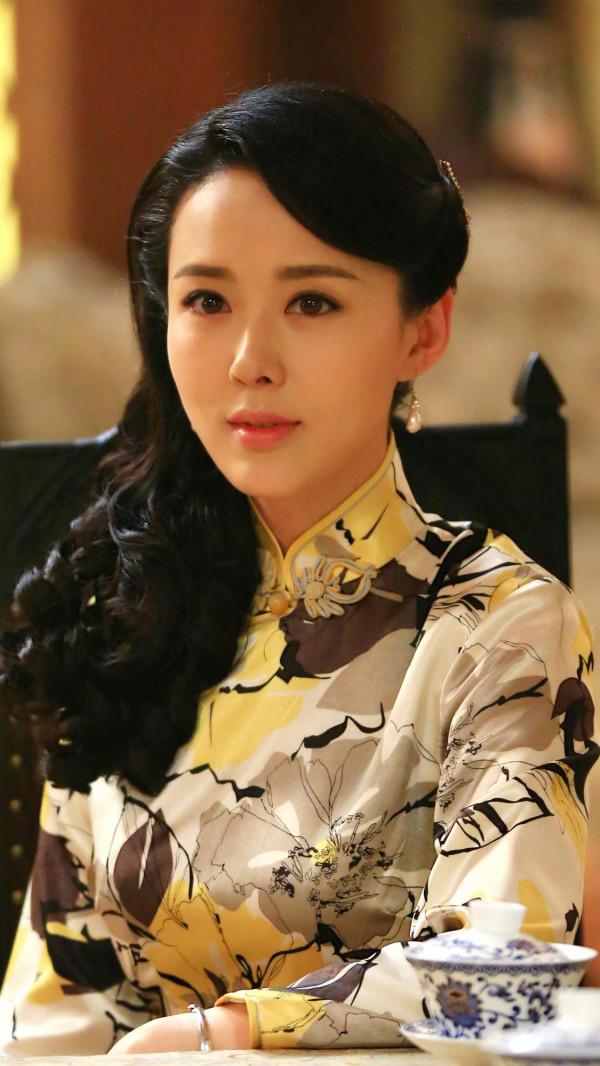 顏丹晨，優雅端莊，風韻絕倫