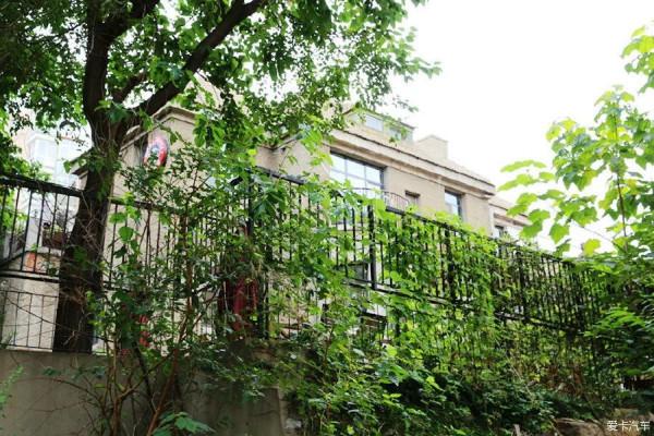 1957年，一林場工人進京，徐海東午睡前交代：他來時要叫醒我