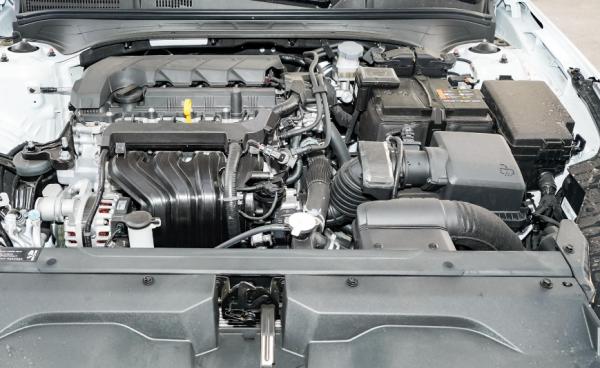 試駕起亞K3頂配，1.4T引擎不夠強勢，底盤過濾能力平庸！