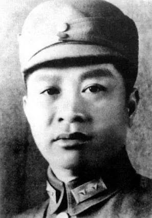 王亞文：知道周恩來住處的大秘密，憑一根大煙鬥在國民黨高層遊走