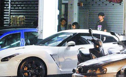 20年過去,F4各有各的故事,有人賣房賣車,有人任由豪宅變廢墟 20年過去,F4各有各的故事,有人賣房賣車,有人任由豪宅變廢墟