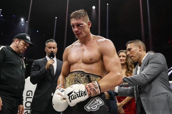 精彩!範霍文浴血奮戰強勢逆襲KO薩迪克衛冕金腰帶 精彩!範霍文浴血奮戰強勢逆襲KO薩迪克衛冕金腰帶