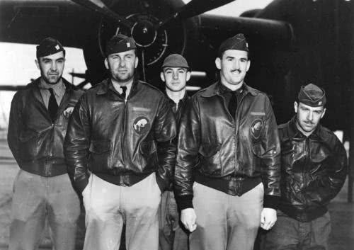 1946年新四軍受困，鄧小平利用美國飛機送去45箱鉅款解圍