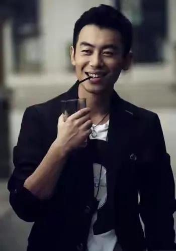 第一眼很普通，越看越帥氣的6個男明星，朱亞文、黃軒靠氣質取勝