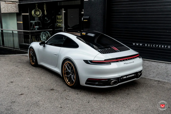 如何讓一臺保時捷911 Carrera 4S脫穎而出