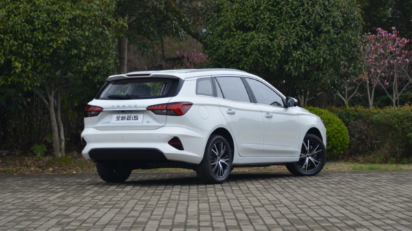 榮威Ei5：近5百元的小保養，比油車還貴，買它圖啥？