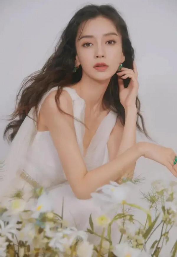 angelababy正式“離開”黃曉明，簽約新東家！與楊洋，宋茜同門