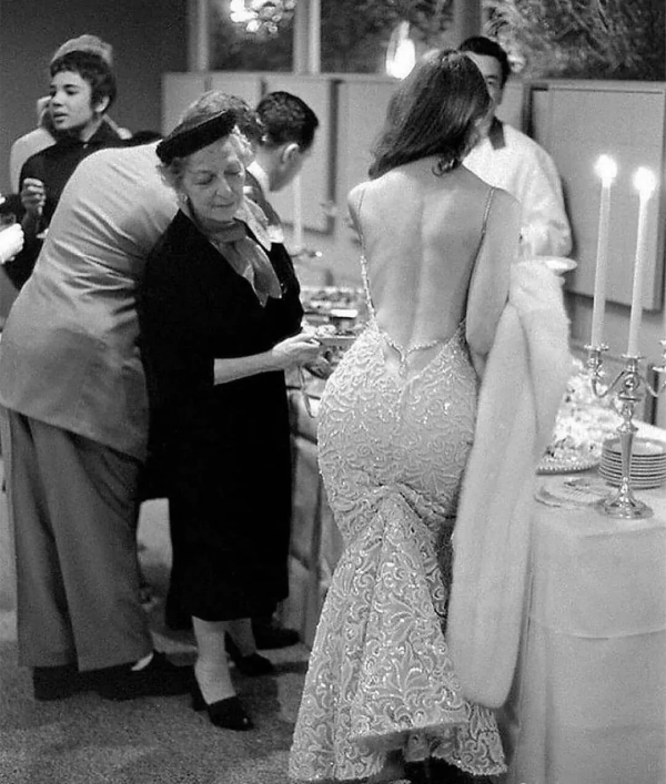 倒退百年看外國人，原來生活是這個樣子的