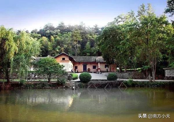 毛澤東將別人的一首詩改動兩字後贈給父親，表明其志氣高昂無比