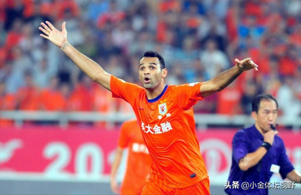 魯能本賽季和10奪冠賽季哪個強？三位置說明一切，鋒線卻是硬傷