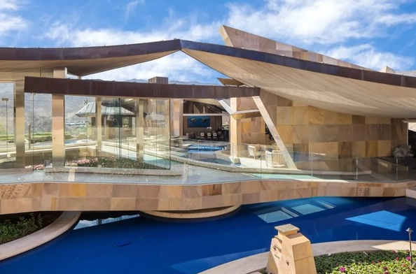 美國豪宅叫價$5000萬速賣出 位處沙漠 家中竟有水族館海底隧道