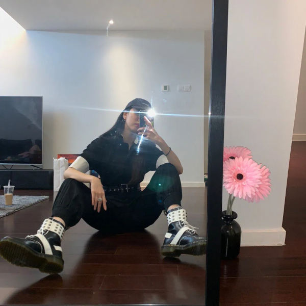 馬丁靴的30個穿搭示範，可甜可鹽，時髦炸了